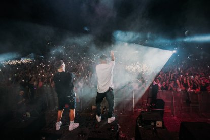 El público bailó a ritmo de reggaeton y trap.