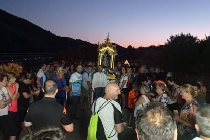 Una multitud acompañó, a pesar de hacerse de noche, a La Pequeñica hacia Vélez Rubio.