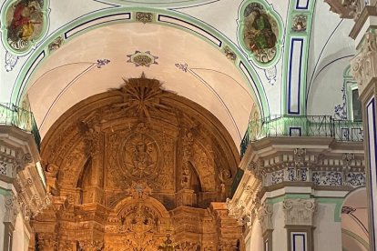 La Virgen del Saliente, entrando en la parroquia de Ntra. Sra. de la Encarnación de Vélez-Rubio.