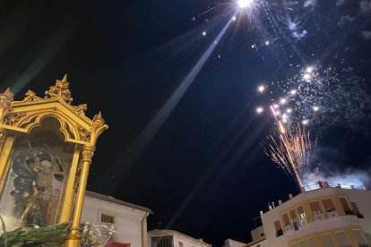 Fuegos artificiales para recibir a la Virgen del Saliente en Vélez-Rubio.