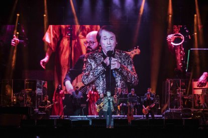 Raphael actualiza cada año sus joyas de la corona, sin perder su esencia ni magnetismo. 