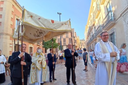 La octava del Corpus, organizada por el cabildo catedralicio junto al Prendimiento, recorrió las calles del centro.