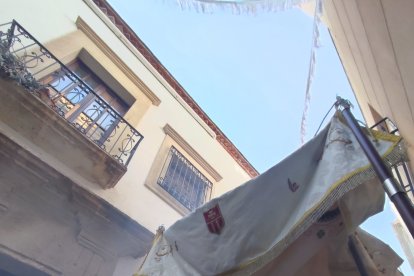 Calles estrechas para la salida de la octava del Corpus. 