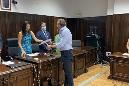 A la izquierda, la presidenta de la Junta Electoral Provincial, Soledad Balaguer.