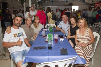 Mari Vargas, Marga, Hilarión Fernández, Antonio Sánchez, Carmen y Francis Rivas.
