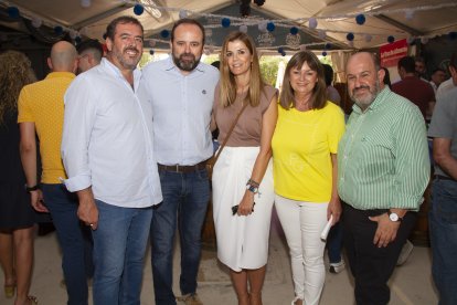 Ezequiel Góngora, Inogabi Maznano, presidente de la Junta Local de Almerimar; Delia Miras, concejala de Servicios Sociales del Ayuntamiento de El Ejido; Luisa Barranco, concejala de Turismo; y Francisco Lirola, posible futuro alcalde de Dalías.