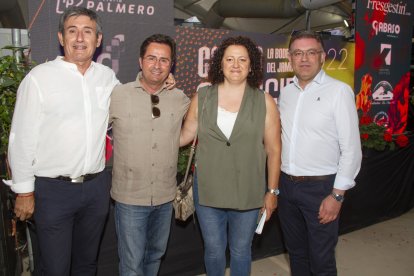 Los alcaldes de Adra, El Ejido, Balanegra y Berja, posando juntos para la foto en la Bodega del Jamón.