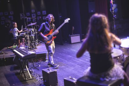 Los profesores acompañaron a los alumnos y alumnas durante la gala.