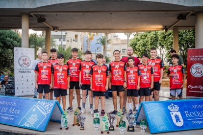 Posando para la historia con las medallas.