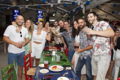 Nerea Castillo, Álex Espejo, Ana Fernández, Amanda López, Alberto Alcalde, Rubén, Israel Martín y Chema López.