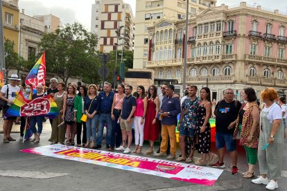 Los organizadores de la marcha, en Puerta Purchena.