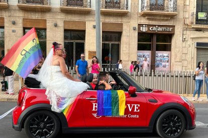 El centro se llena de color. 