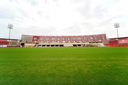 Se están colocando los nuevos asientos.