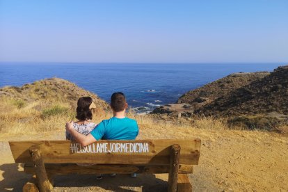 El sol es la mejor medicina así lo asegura el hastag de la Cala el Mal Paso.