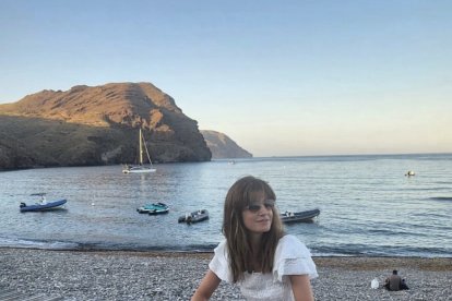 Isabel Jiménez en una playa de Almería