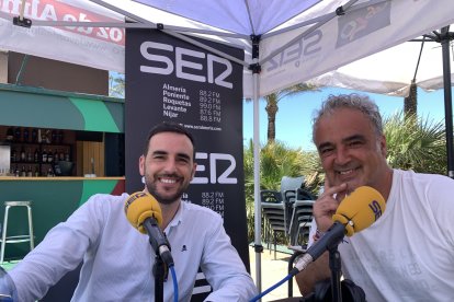 Carlos Sánchez, concejal, junto a Javier Romero en SER Barrios