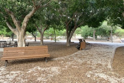 Imagen de las zonas de descanso bajo la vegetación.