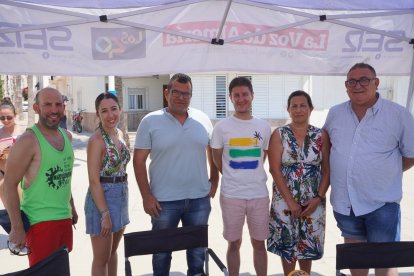 Invitados al ‘Hoy por Hoy Levante’ ayer como Andrés Venzal o Ramón ‘el Gato’ junto a parte equipo de la Cadena SER, que emite esta semana el programa desde Carboneras.