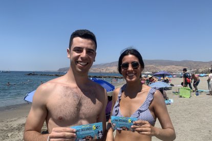 Javier y Victoria, ganadores del vale descuento en Mascotasol.