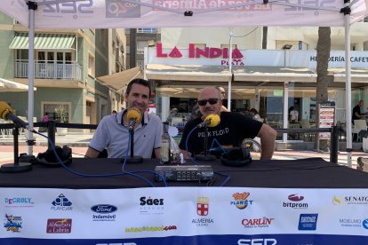 Fran García junto a Mateo García, músico.