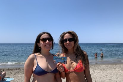 Lucía y Trinidad, ganadoras de un vale descuento en Mascotasol.