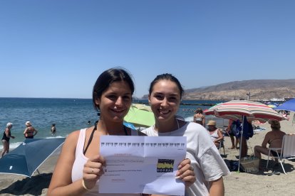 Sandra y Desi, ganadoras de un bono familiar para disfrutar de las Cuevas de Sorbas.