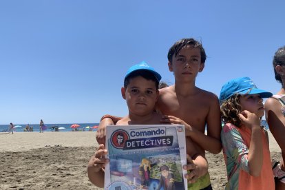 Algunos de los niños que consiguieron un regalo ofrecido por Toy Planet.