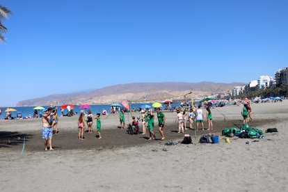 Clases de voley playa en El Palmeral.