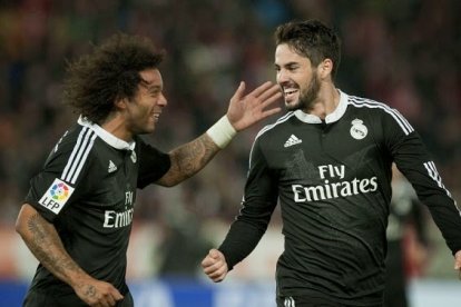 Izco anotó un golazo en Almería.