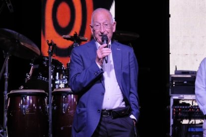 Gabriel Amat, alcalde de Roquetas de Mar, el pasado jueves dando el pistoletazo de salida a las fiestas.