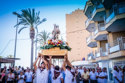 Por el Paseo Marítimo de Aguadulce.