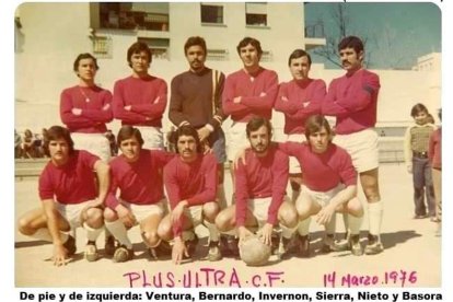 Con el Plus Ultra en el campo de El Palo en los setenta.