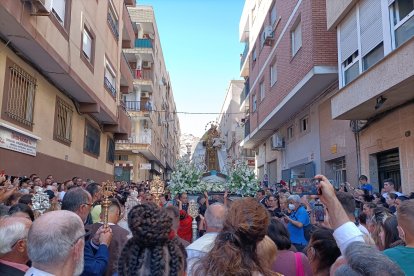 Actuación de baile ante la Virgen del Carmen en Cordoneros.