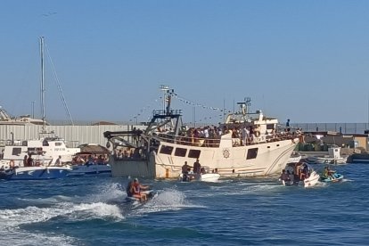 El María Gádor saliendo del Puerto Pesquero.