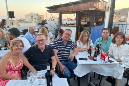 Eva Ramades, Joaquín Laynez, Olivier Martínez, Marina Rojas, Alberto Viciana y Ana Salvador de Café Salvador.
