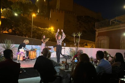 Mujer histórica y Rosario de Toledo.