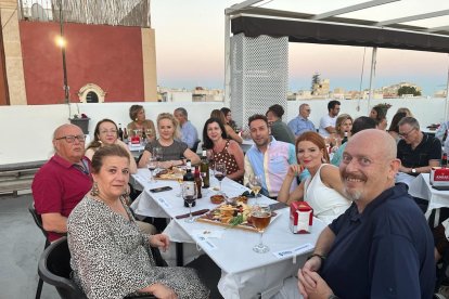 Antonio Gálvez, Ricardo Céspedes, director comercial de \'La Voz de Almería\', Sonia Bernabé, María Isabel Becerra de Autorbe KIA, Maribel, Antonia Sánchez, subdirectora de \'La Voz de Almería\', José Tesoro y Rosa Díaz.