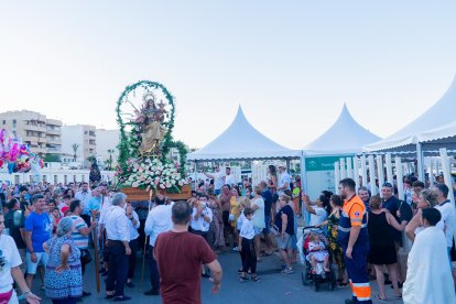 La Virgen del Carmen procesionó por tierra y por mar