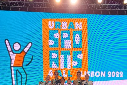 Purpurina mostrando sus premios.