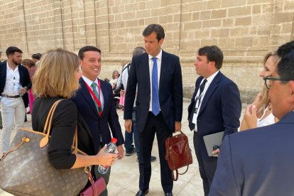 Parlamentarios almerienses del PP con Javier A. García, presidente de la Diputación.