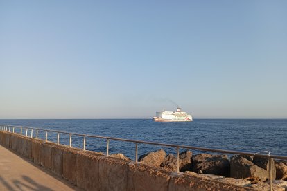 El ferry llegando a puerto durante la actividad