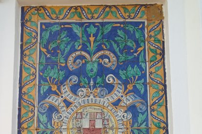 Mosaico de uno de los laterales del faro