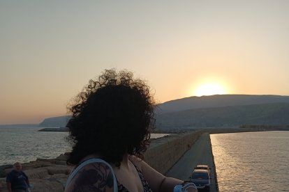 Participante de la actividad mientras se ocultaba el sol