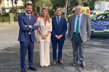 A la derecha, el almeriense Manuel Alías.