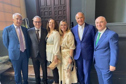 En la foto, Antonio Valdés Cosentino, Francisco Martínez-Cosentino, Carmen Crespo, Marifrán Carazo, Ricardo Arranz y César Zafra.
