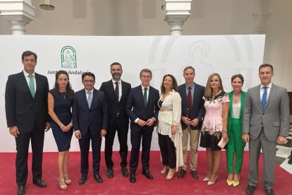 Los populares almerienses, con el presidente nacional, Alberto Núñez Feijóo.