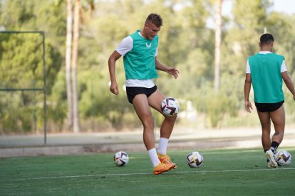 Milovanovic entrenando este lunes con sus compañeros.