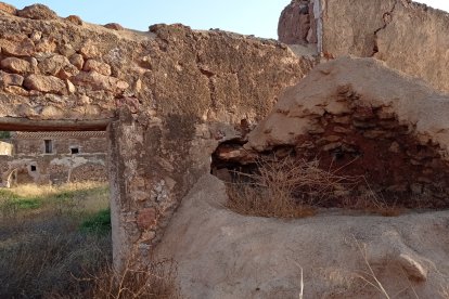 Horno de leña derrumbado en el Cortijo del Fraile