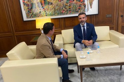 Reunión en el despacho del presidente de Diputación.