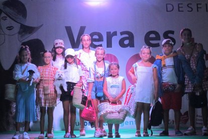Los más pequeños también fueron protagonistas en esta noche destinada al comercio local.